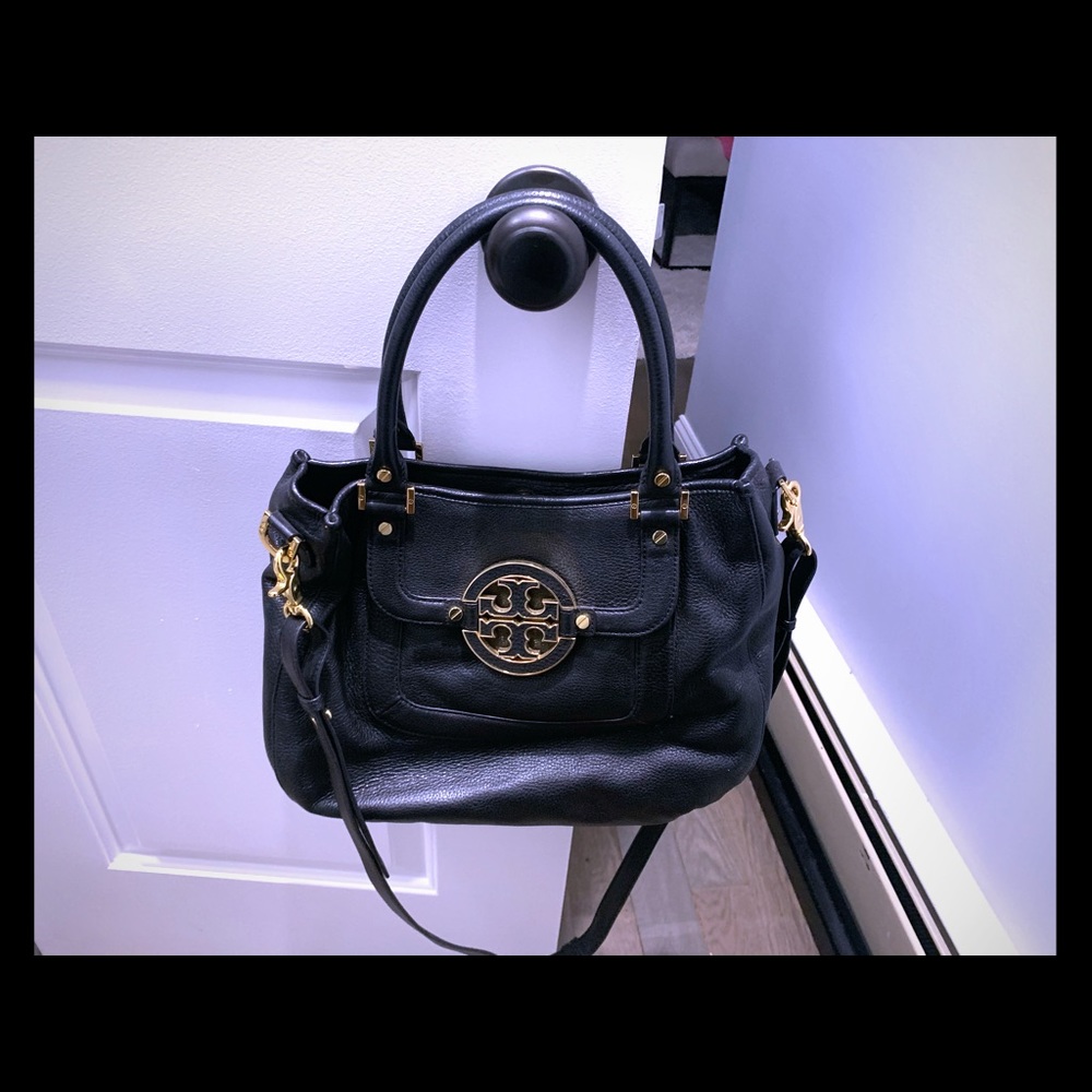 Tory Burch Amanda Classic Hobo in black